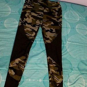 Camo leggings